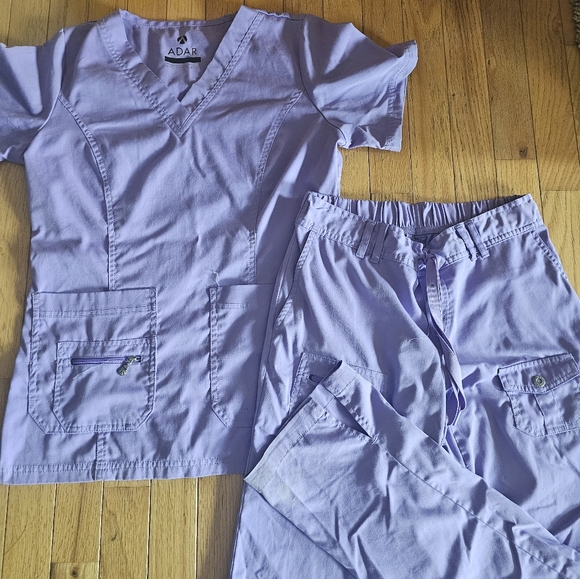 Dusty purple Xs scrub set - Picture 2 of 4